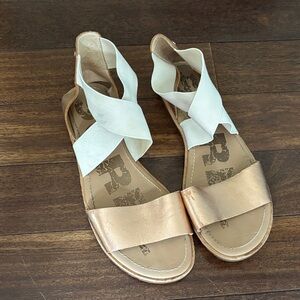 Sorel Women's size 8 Sandals in White and copper